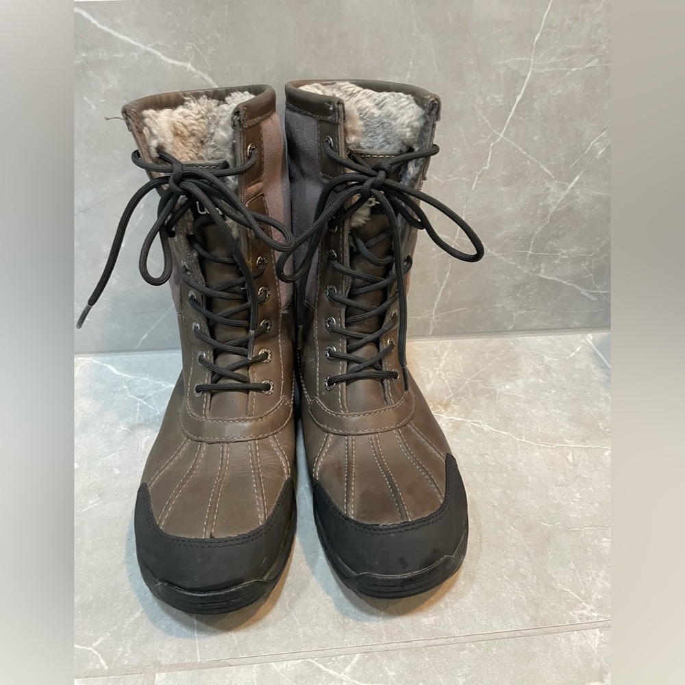 UGG Women’s Adirondack Brown Lace-Up Boots with Shearling Collar
